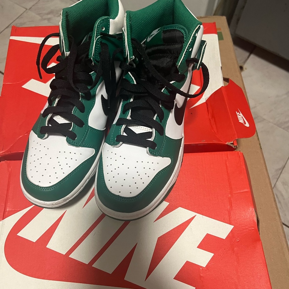 Nike dunks women size 9